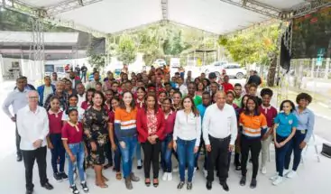 Barrick Pueblo Viejo entrega acreditaciones a tercer grupo de beneficiarios del programa Crédito-Beca