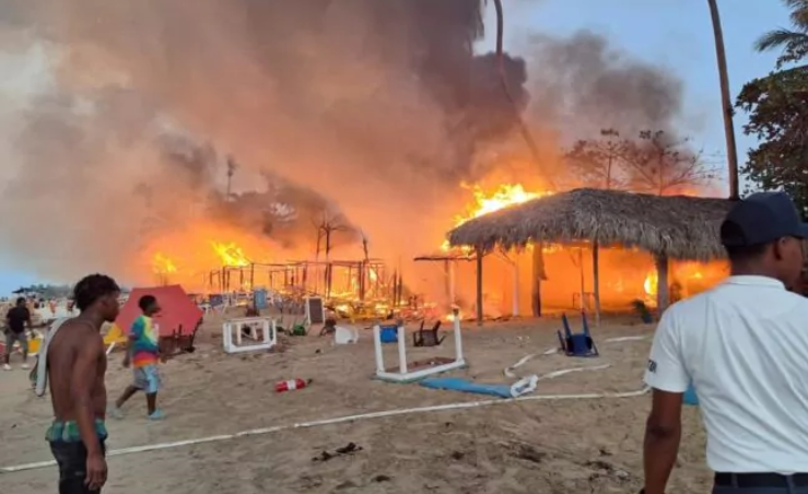 Incendio reduce a cenizas varios restaurante en Las Terrenas - 7dias.com.do