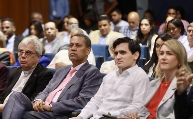 INDOTEL reconoce a Radio Santa María y a las Escuelas Radiofónicas Santa María