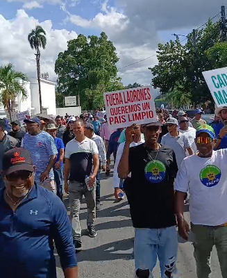 Protesta Bonao apagones facturas