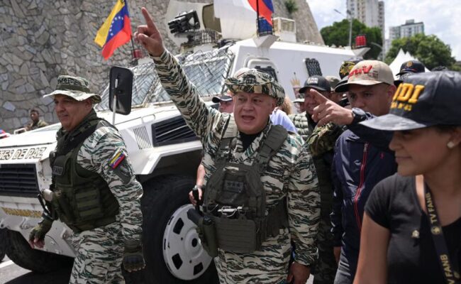 Caravana militar Caracas Venezuela