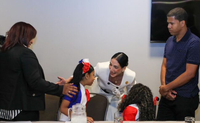 Luis Abinader comunidad dominicana