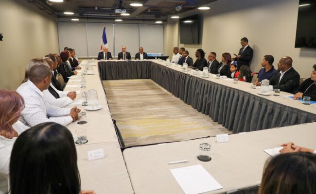 Luis Abinader comunidad dominicana