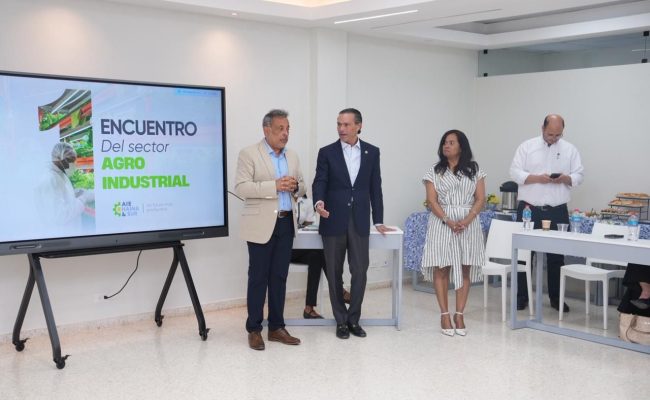 Encuentro del sector agroindustrial en salón moderno