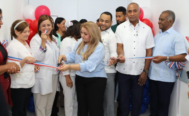 Corte de cinta en inauguración oficial