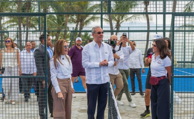 Autoridades visitan cancha deportiva al aire libre