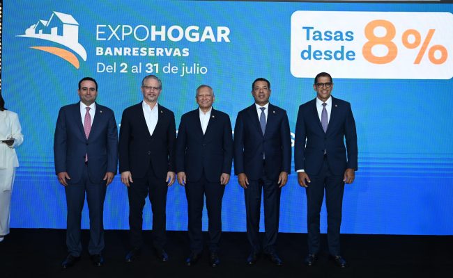 Ejecutivos en lanzamiento de ExpoHogar Banreservas